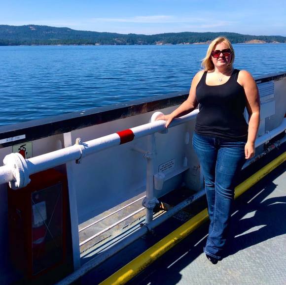 Meet your Posher, Julina - Picture 1 of 1